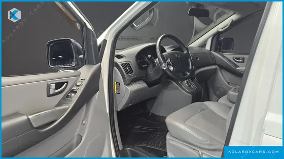 HYUNDAI STAREX VAN 3-SEATER