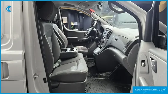 HYUNDAI STAREX VAN 3-SEATER