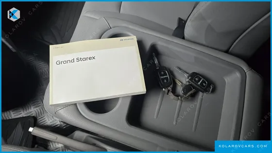 HYUNDAI STAREX VAN 3-SEATER