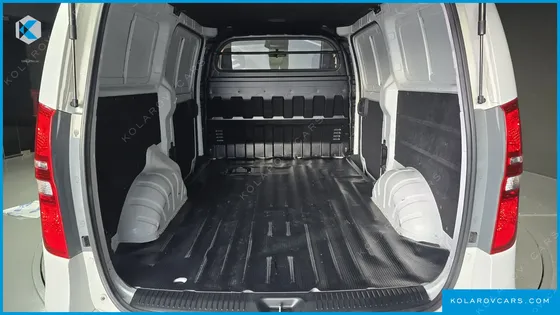 HYUNDAI STAREX VAN 3-SEATER
