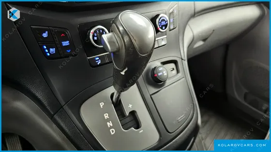 HYUNDAI STAREX 4WD WAGON 12-SEATER
