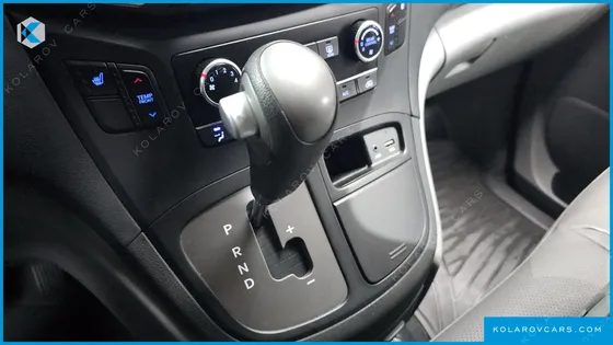 HYUNDAI STAREX WAGON 12-SEATER