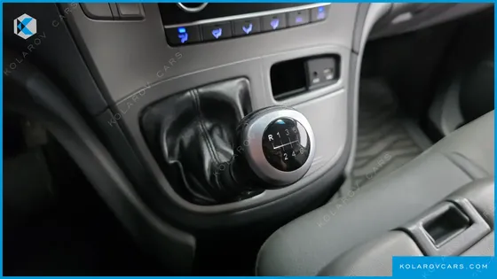 HYUNDAI STAREX VAN 3-SEATER