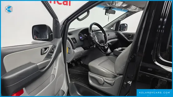 HYUNDAI STAREX VAN 3-SEATER