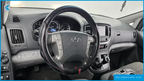 HYUNDAI STAREX VAN 3-SEATER