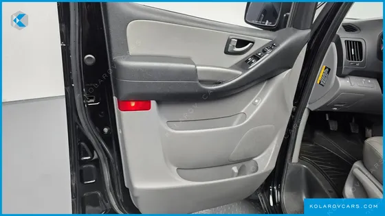 HYUNDAI STAREX VAN 3-SEATER