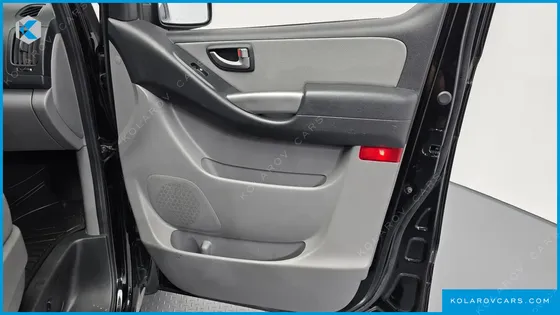 HYUNDAI STAREX VAN 3-SEATER