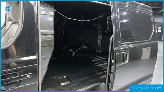 HYUNDAI STAREX VAN 3-SEATER