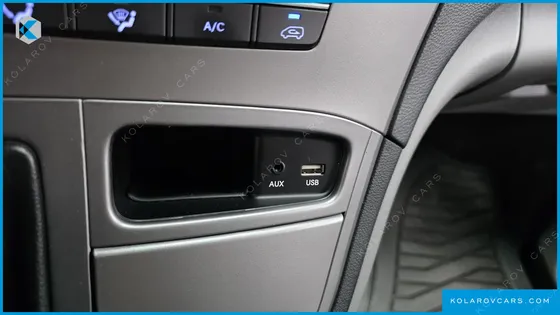 HYUNDAI STAREX VAN 3-SEATER