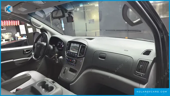 HYUNDAI STAREX VAN 3-SEATER