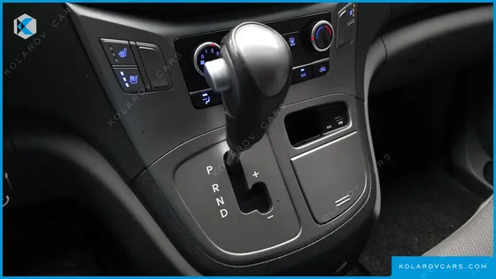 HYUNDAI STAREX VAN 3-SEATER
