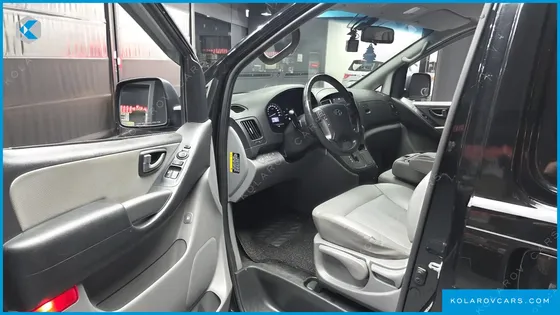 HYUNDAI STAREX VAN 3-SEATER