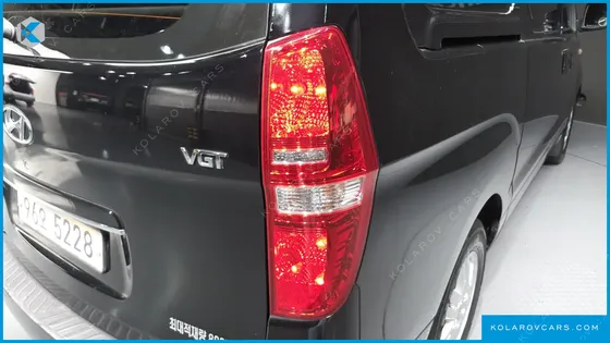 HYUNDAI STAREX VAN 3-SEATER