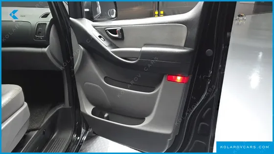 HYUNDAI STAREX VAN 3-SEATER