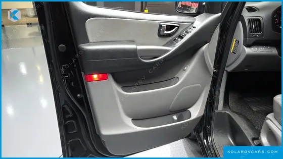 HYUNDAI STAREX VAN 3-SEATER