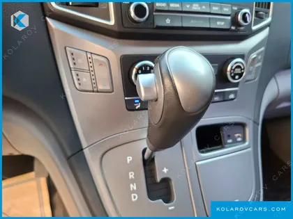 HYUNDAI STAREX WAGON 12-SEATER