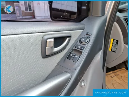 HYUNDAI STAREX WAGON 12-SEATER