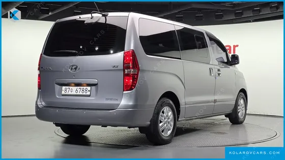 HYUNDAI STAREX VAN 5-SEATER