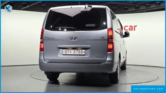 HYUNDAI STAREX VAN 5-SEATER
