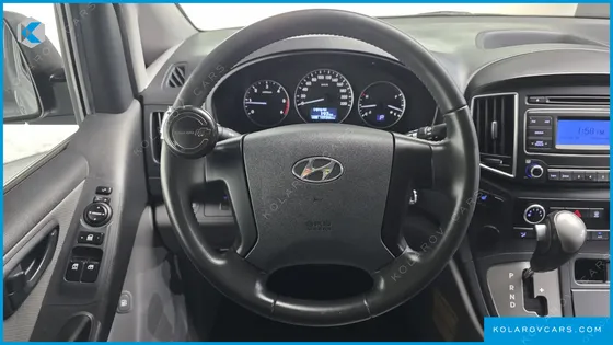 HYUNDAI STAREX VAN 5-SEATER