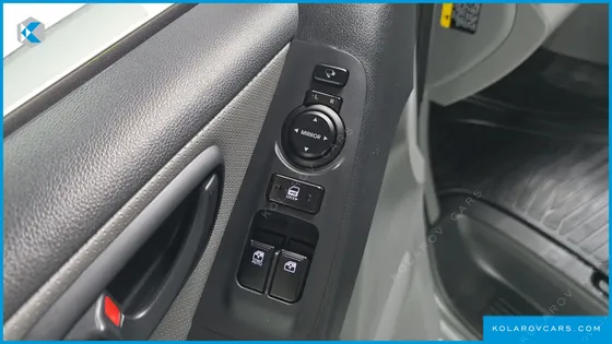 HYUNDAI STAREX VAN 5-SEATER