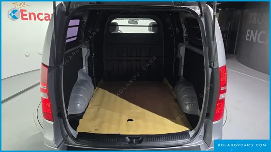 HYUNDAI STAREX VAN 5-SEATER
