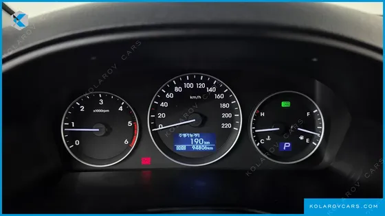 HYUNDAI STAREX VAN 3-SEATER