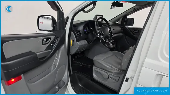 HYUNDAI STAREX VAN 3-SEATER