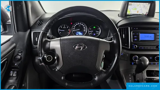 HYUNDAI STAREX VAN 3-SEATER