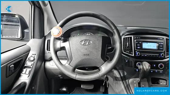 HYUNDAI STAREX VAN 5-SEATER