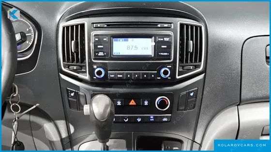 HYUNDAI STAREX VAN 5-SEATER