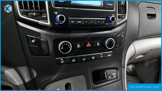 HYUNDAI STAREX VAN 5-SEATER