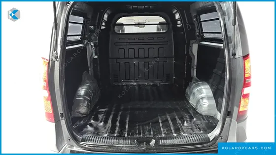 HYUNDAI STAREX VAN 5-SEATER