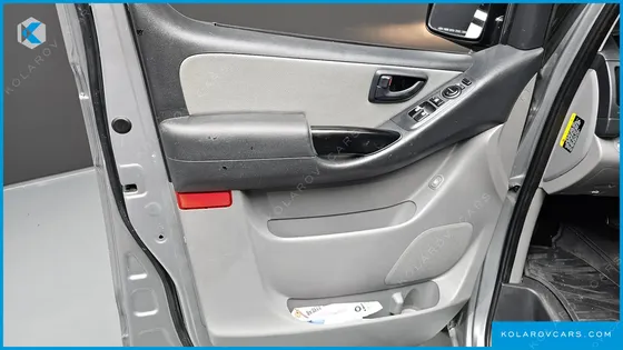 HYUNDAI STAREX VAN 5-SEATER