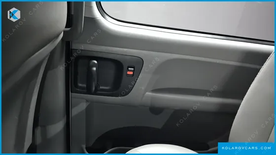 HYUNDAI STAREX VAN 5-SEATER