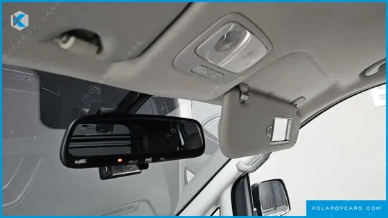 HYUNDAI STAREX VAN 5-SEATER