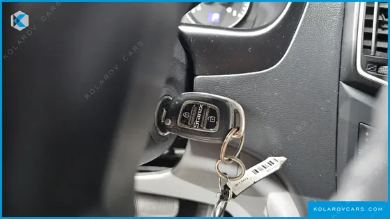 HYUNDAI STAREX VAN 5-SEATER