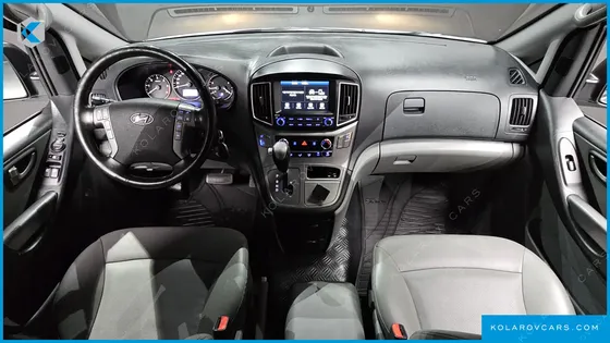 HYUNDAI STAREX VAN 5-SEATER