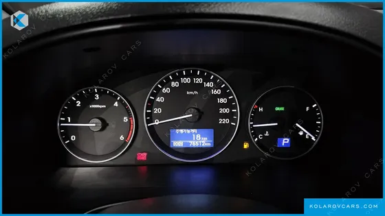 HYUNDAI STAREX VAN 5-SEATER