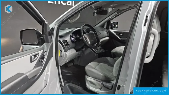 HYUNDAI STAREX VAN 5-SEATER