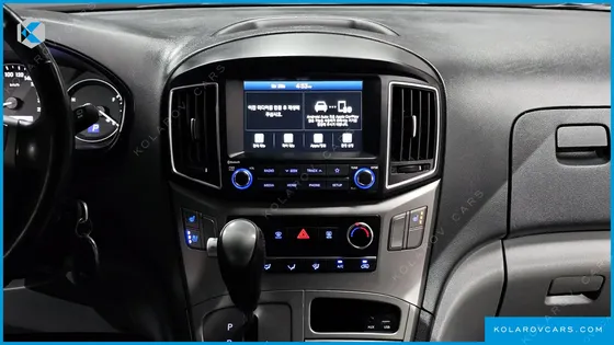 HYUNDAI STAREX VAN 5-SEATER