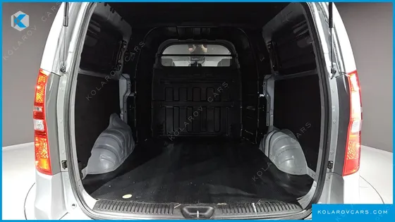 HYUNDAI STAREX VAN 5-SEATER