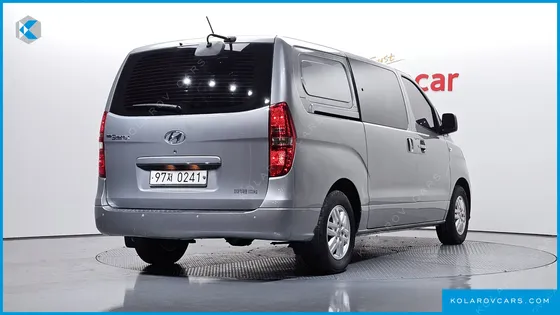 HYUNDAI STAREX VAN 5-SEATER