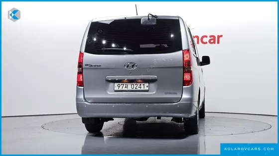 HYUNDAI STAREX VAN 5-SEATER