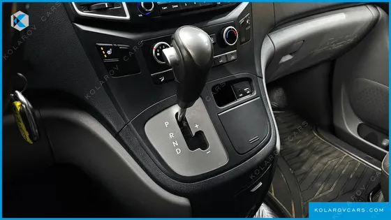 HYUNDAI STAREX VAN 5-SEATER