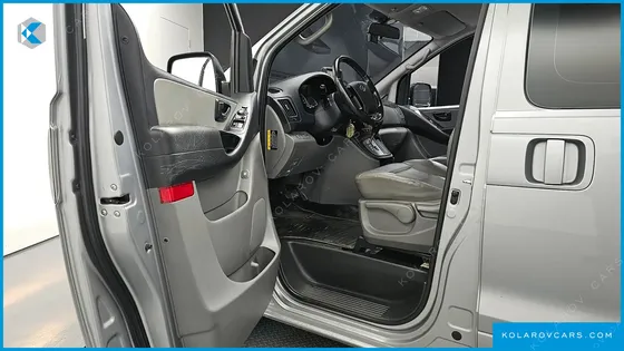 HYUNDAI STAREX VAN 5-SEATER