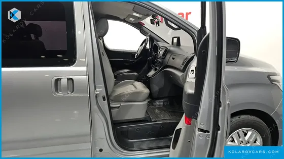 HYUNDAI STAREX VAN 5-SEATER