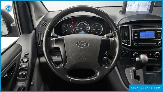 HYUNDAI STAREX VAN 5-SEATER