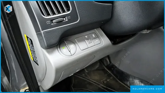 HYUNDAI STAREX VAN 5-SEATER