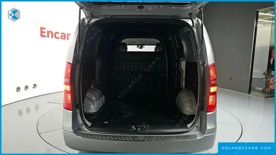 HYUNDAI STAREX VAN 5-SEATER